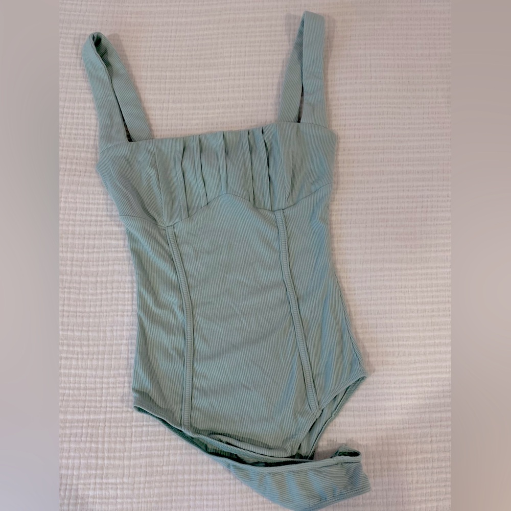 PRINCESS POLLY GREEN UNDERBUST HEM BODYSUIT size: 2